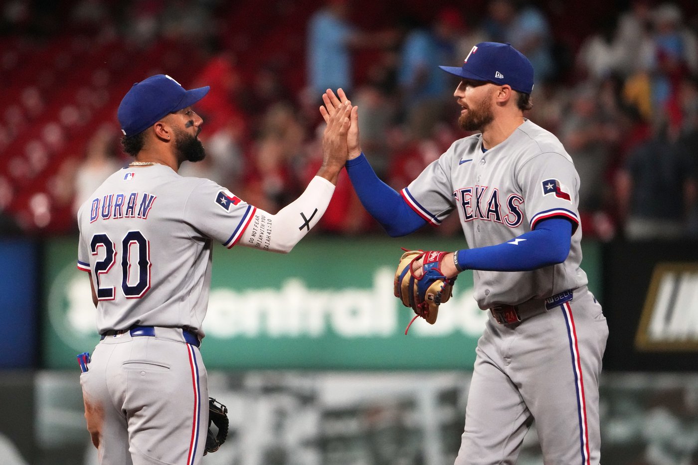Jacob deGrom earns 100th career win on 4th try as Rangers top Cardinals 2-1 | iNFOnews.ca Jacob deGrom earns 100th career win on 4th try as Rangers top Cardinals 2-1 | iNFOnews.ca