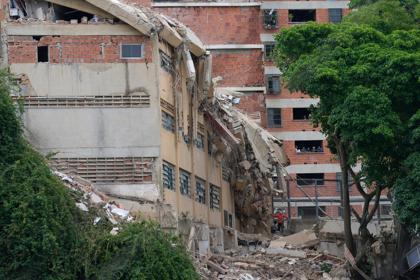 Fallout from Venezuela's earthquakes turns political as opposition leader Machado seeks return | iNFOnews.ca