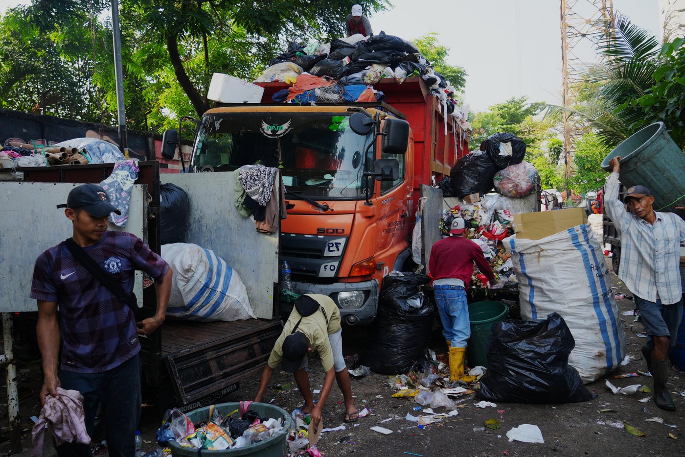 As Indonesia cuts methane emissions, life atop a mountain of garbage begins to change | iNFOnews.ca As Indonesia cuts methane emissions, life atop a mountain of garbage begins to change | iNFOnews.ca