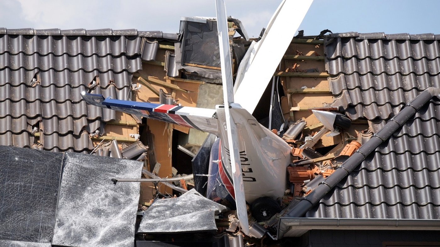 Small plane crashes into a home in northern Germany, leaving 1 dead and 1 missing | iNFOnews.ca Small plane crashes into a home in northern Germany, leaving 1 dead and 1 missing | iNFOnews.ca
