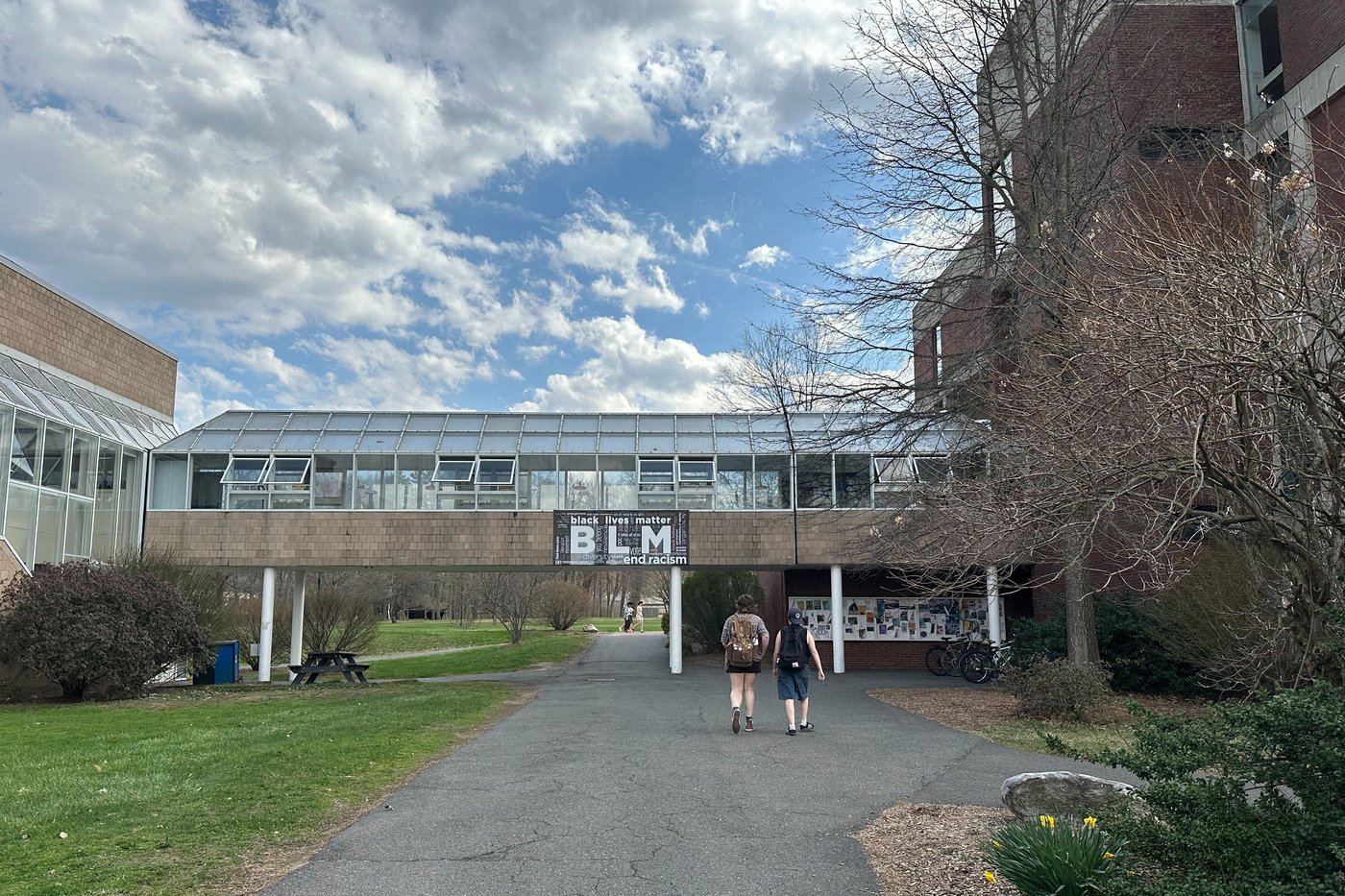 Hampshire College, which counts filmmaker Ken Burns among its alumni, is closing later this year | iNFOnews.ca