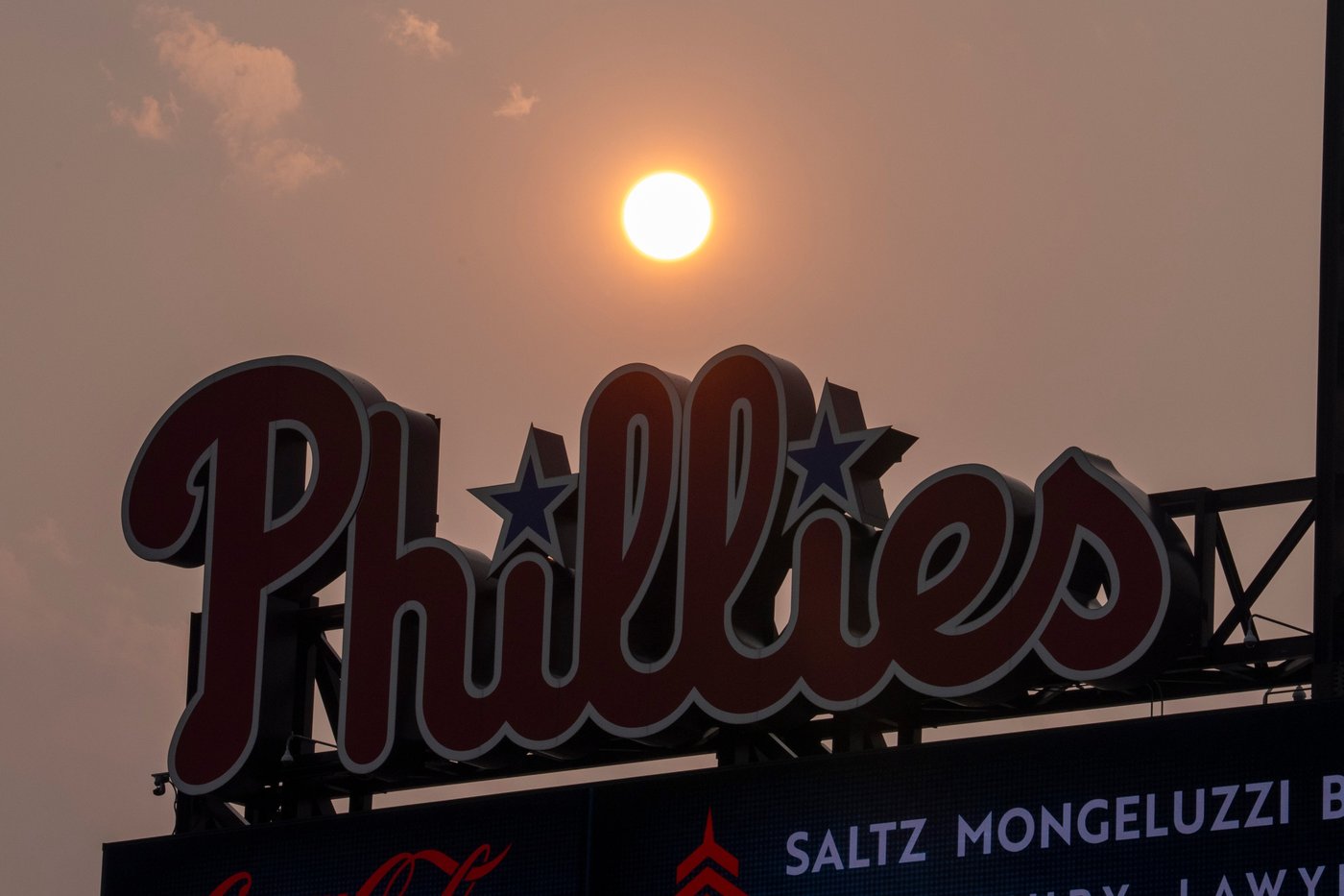 Francisco Alvarez homers twice as Mets beat Phillies 4-1 under smoky sky | iNFOnews.ca