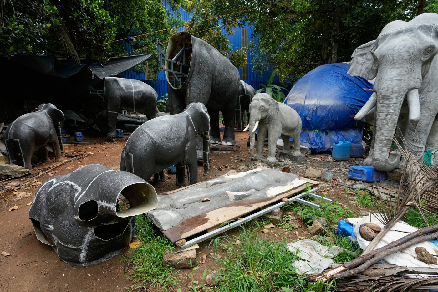 Robotic elephants are replacing live ones at Kerala temple festivals, in photos | iNFOnews.ca