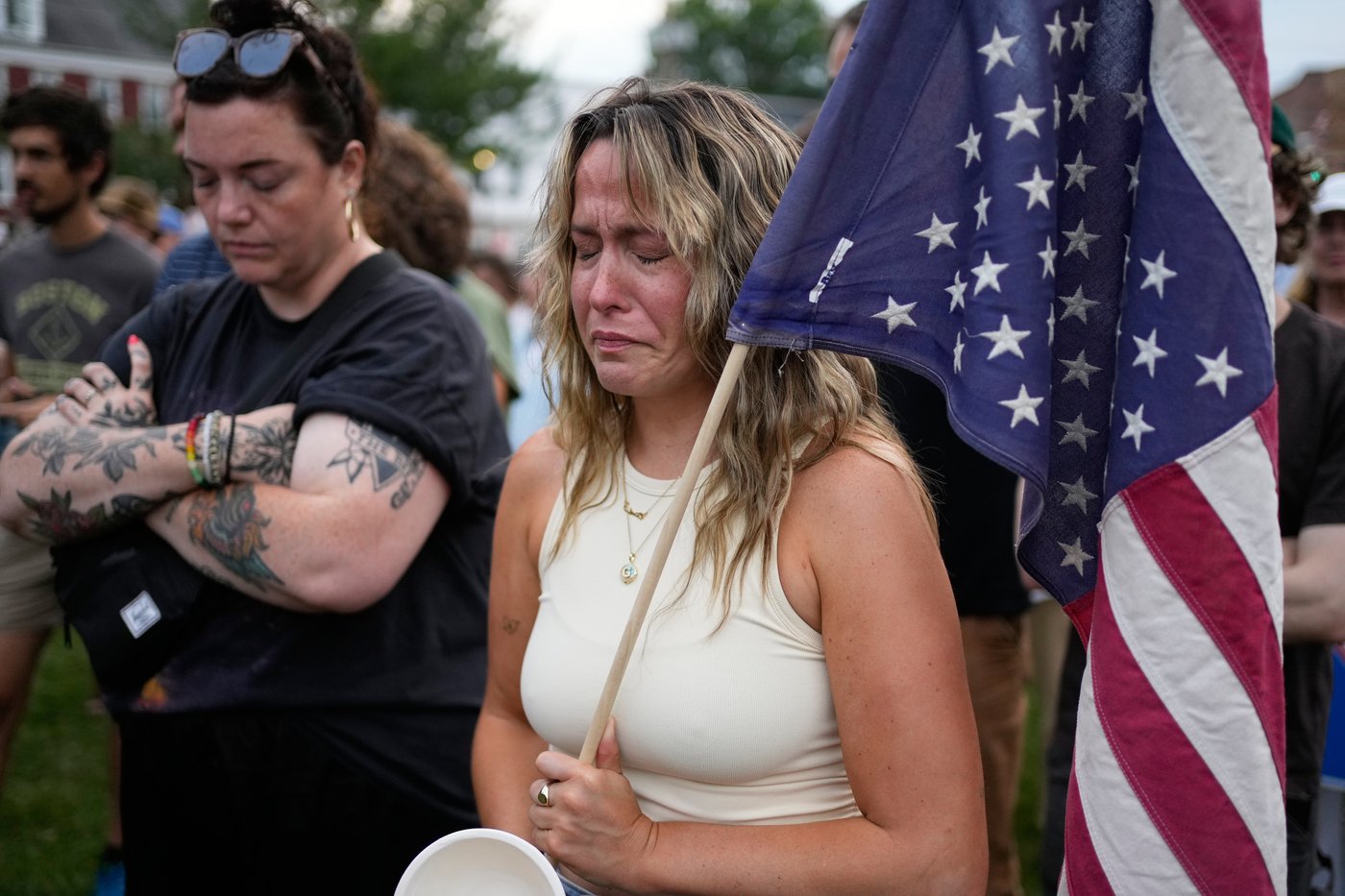 Trump administration orders ICE to suspend most vehicle stops after two deadly shootings | iNFOnews.ca