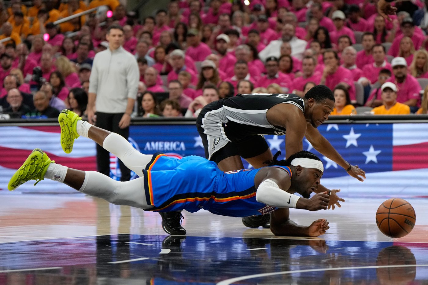 Gilgeous-Alexander, bench propel Thunder past Spurs 123-108 in conference final | iNFOnews.ca