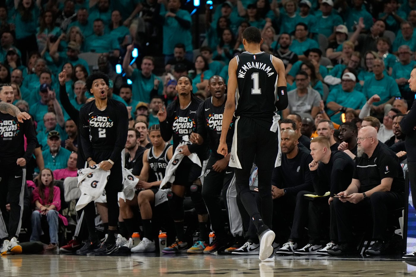 Gilgeous-Alexander, bench propel Thunder past Spurs 123-108 in conference final | iNFOnews.ca