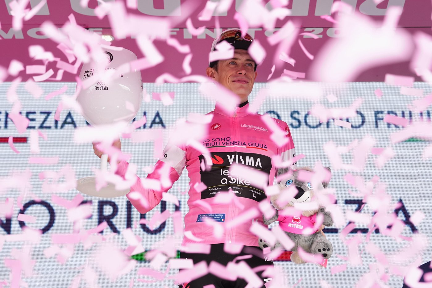 Vingegaard keeps overall lead as Valgren wins Giro stage and celebrates with son's lucky charm | iNFOnews.ca