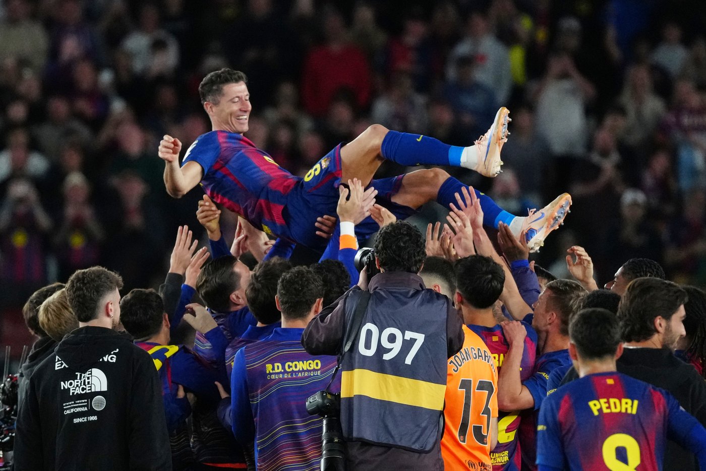Barcelona wins in Lewandowski's farewell. Sevilla avoids relegation despite loss to Real Madrid | iNFOnews.ca