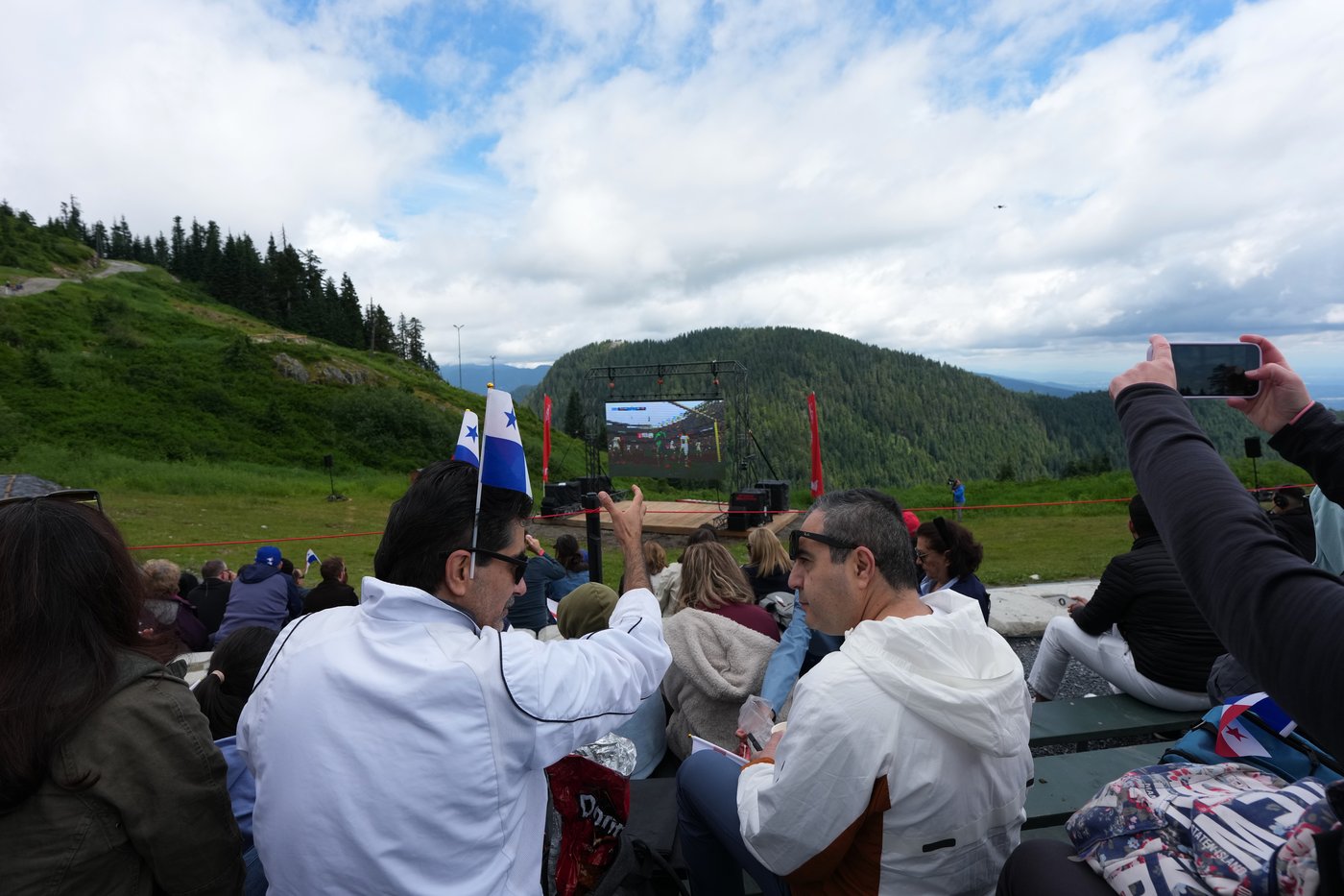 Soccer meets nature at Vancouver mountaintop watch party | iNFOnews.ca