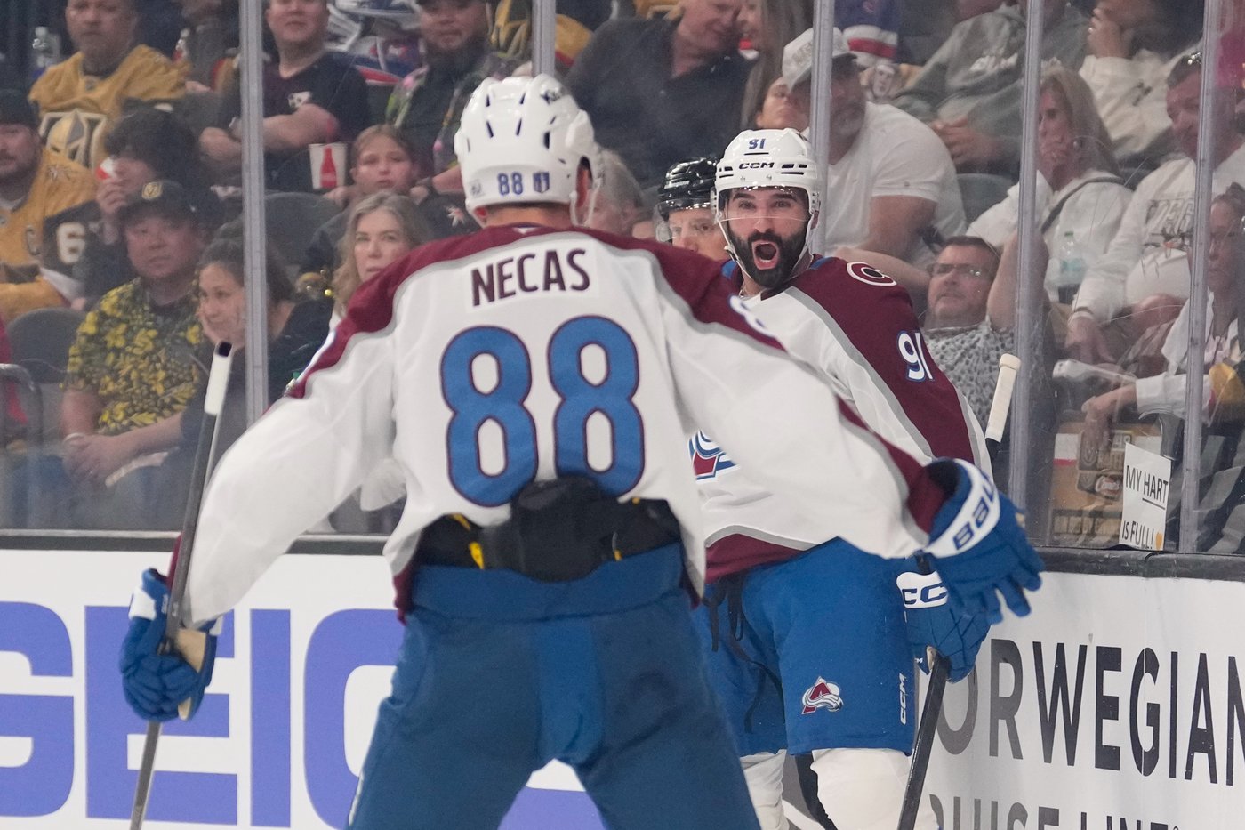 Bednar: Avalanche will take a limited Nathan MacKinnon as Colorado trails 3-0 | iNFOnews.ca