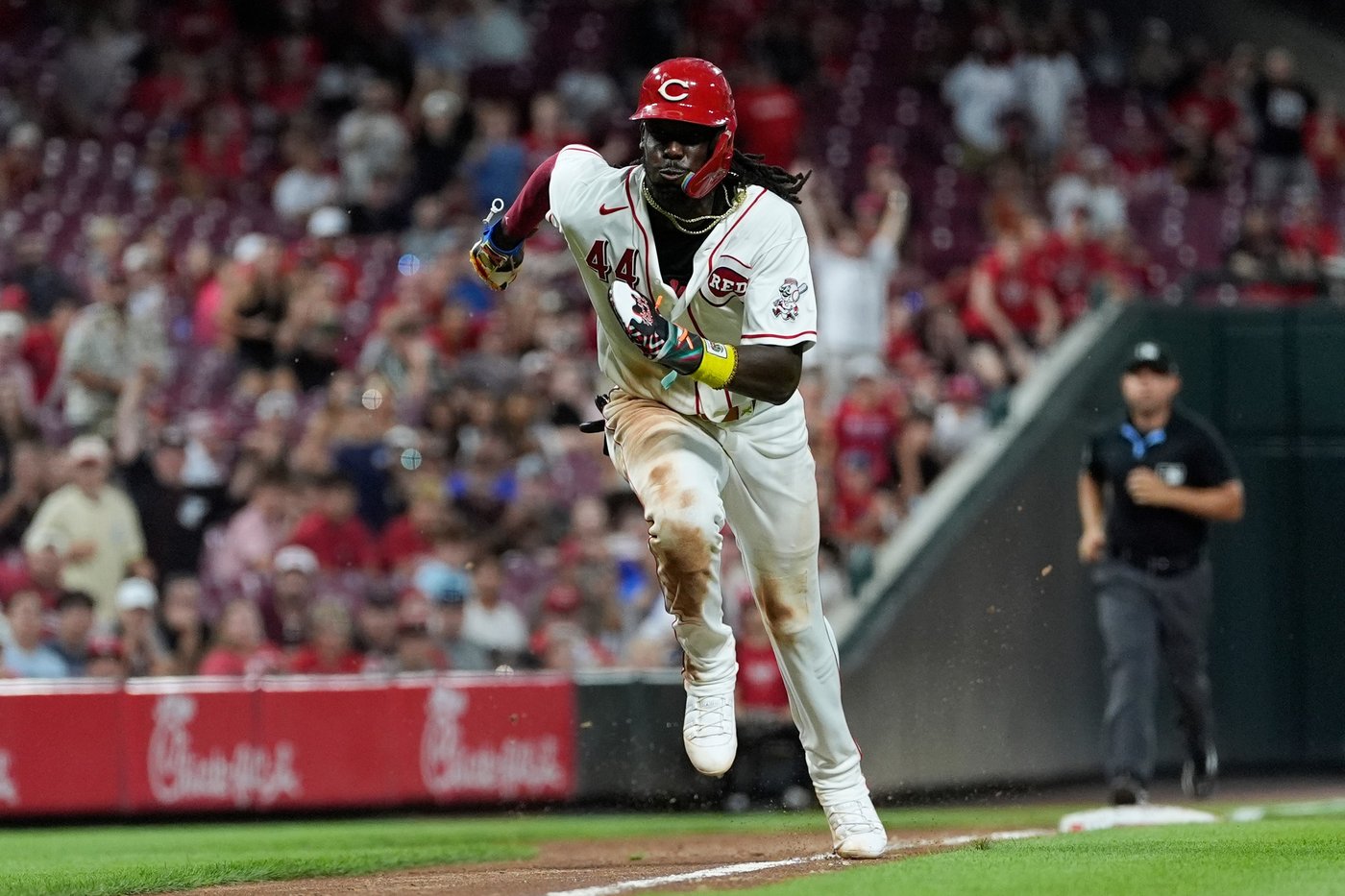 Reds score twice in 8th on wild pitches to beat Athletics 5-4 | iNFOnews.ca