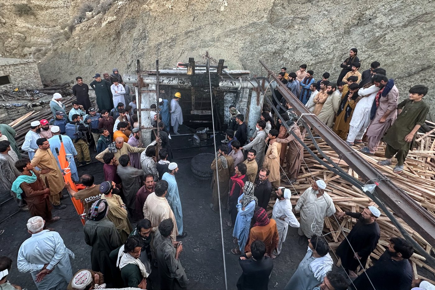 Coal mine blast in Pakistan kills at least 32 miners and traps 10 others | iNFOnews.ca