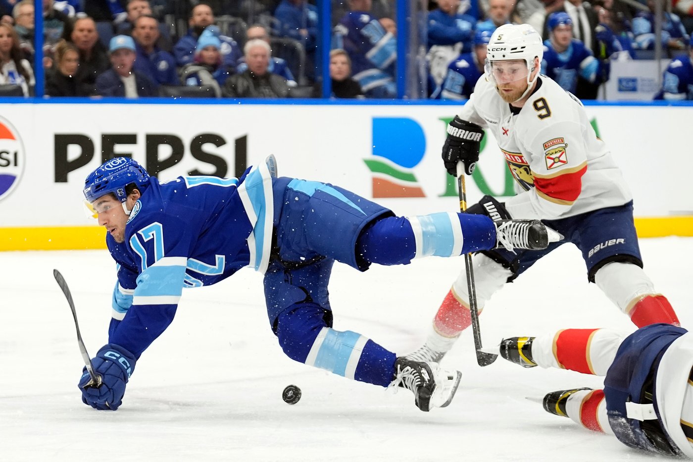Vasilevskiy stops 33 shots, Lightning beat Panthers 6-1 in final game before break | iNFOnews.ca