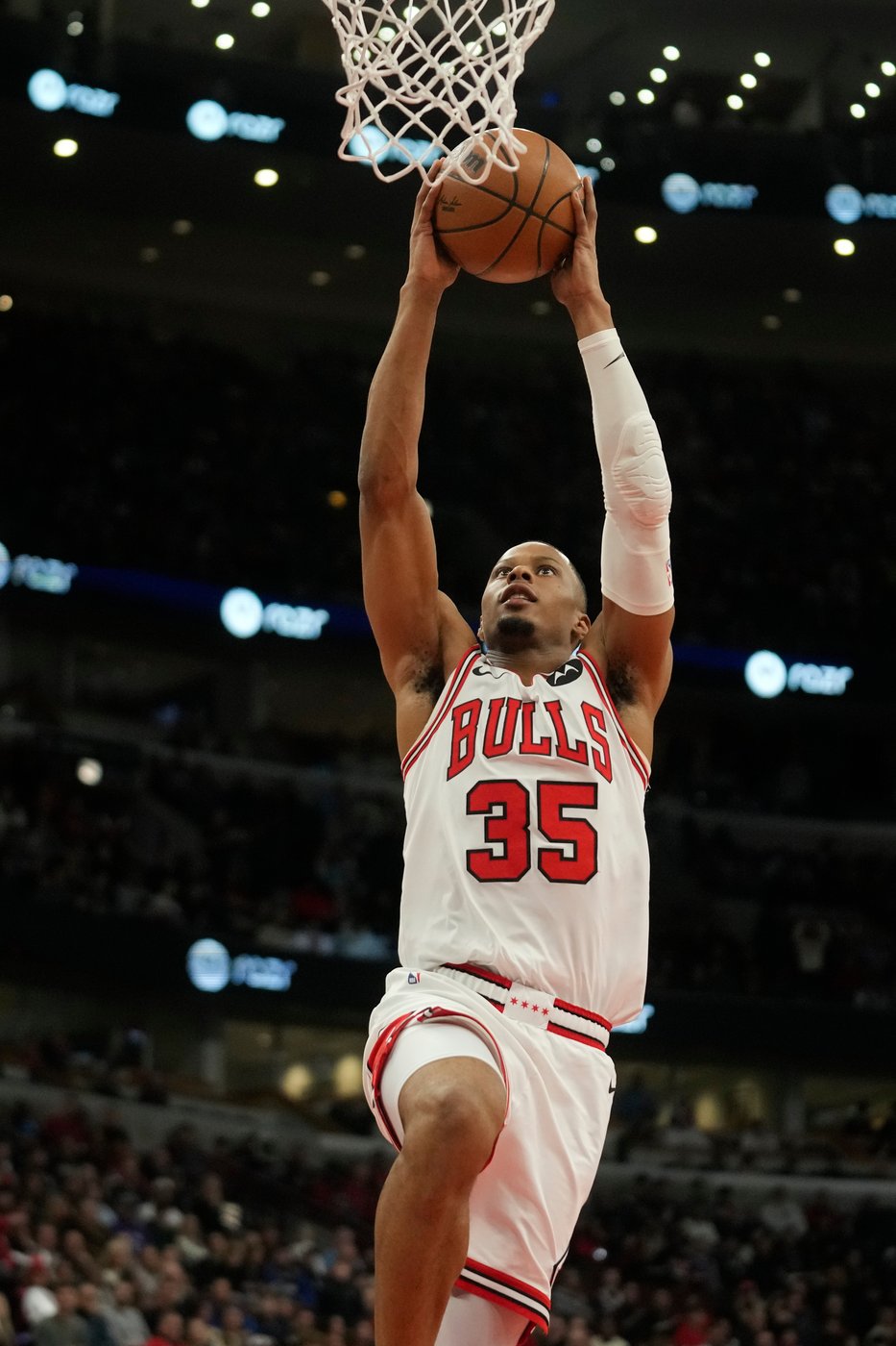 Nikola Jokic passes Oscar Robertson for 2nd-most triple-doubles as Nuggets top Bulls 136-120 | iNFOnews.ca