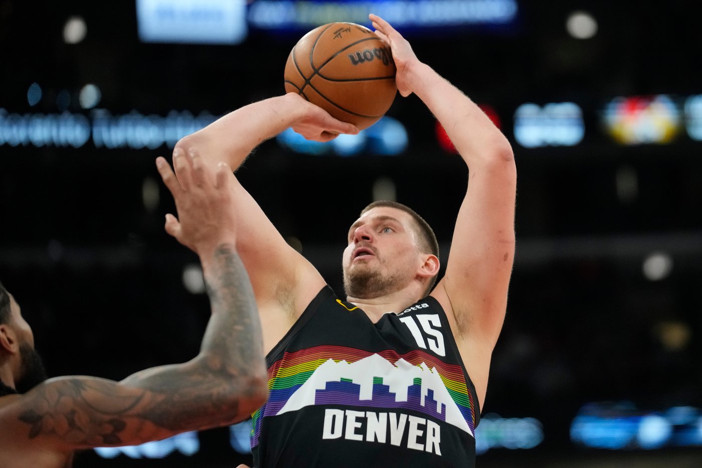 Nikola Jokic passes Oscar Robertson for 2nd-most triple-doubles as Nuggets top Bulls 136-120 | iNFOnews.ca