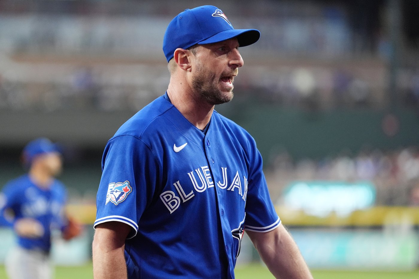 Blue Jays bus from Phoenix to Southern California after their charter plane is grounded | iNFOnews.ca