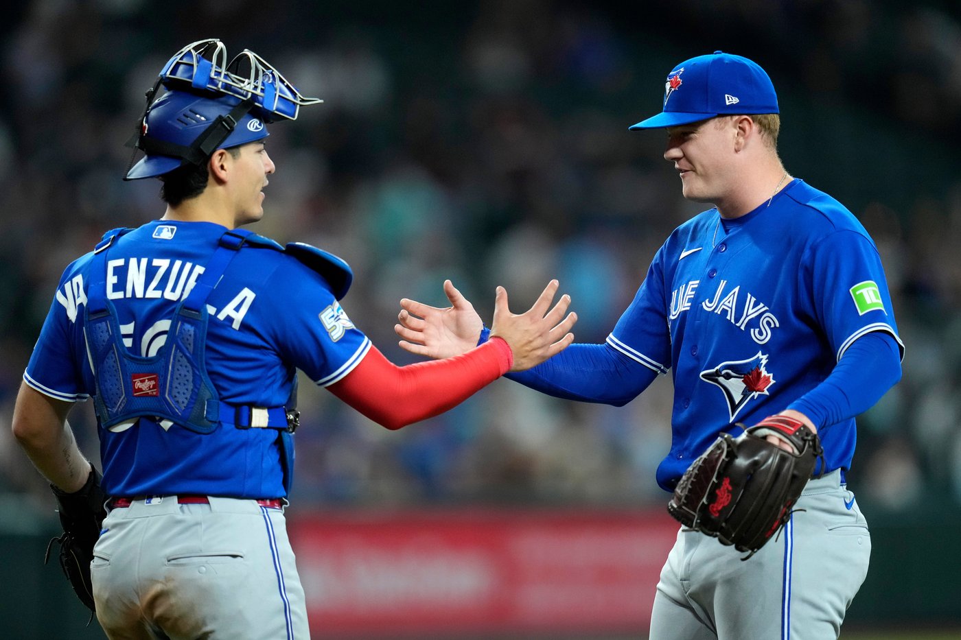 Blue Jays bus from Phoenix to Southern California after their charter plane is grounded | iNFOnews.ca
