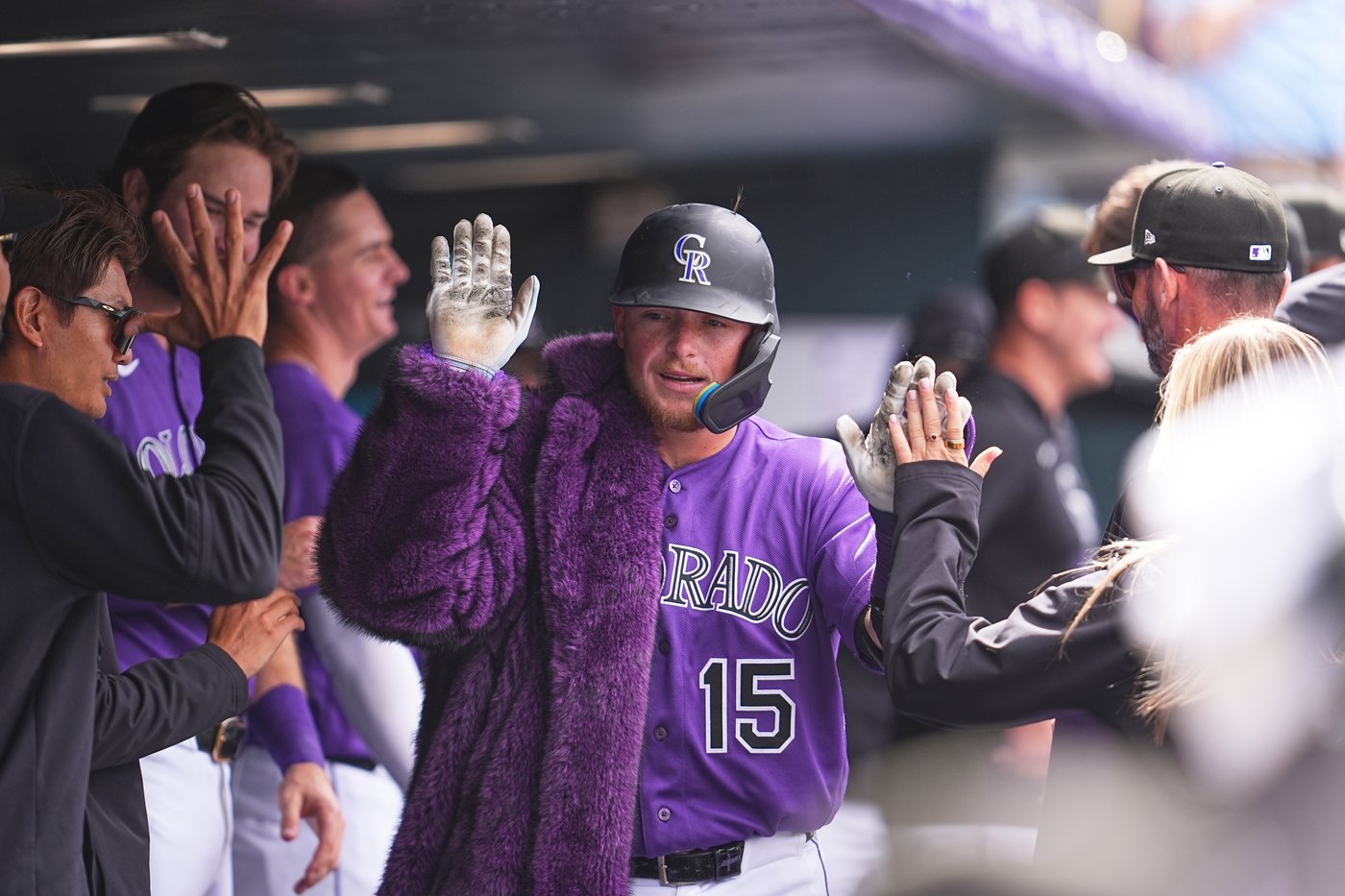 Michael Lorenzen throws efficiently into the 6th, Rockies beat Astros 9-1 to complete 3-game sweep | iNFOnews.ca