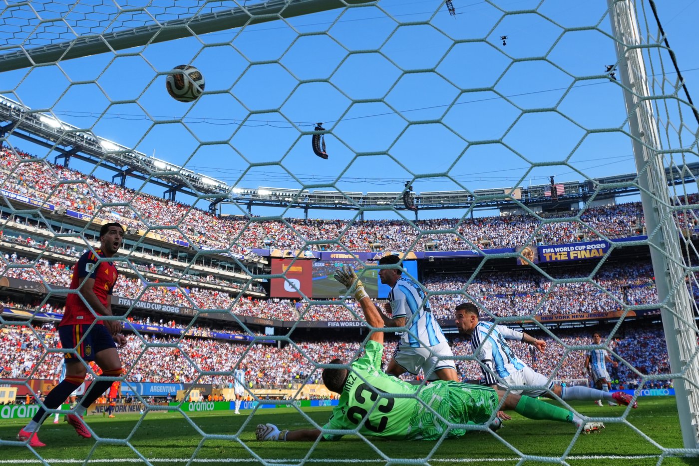 Argentina's Martinez plays cool in net, even as teammates turn reckless in historic World Cup final | iNFOnews.ca Argentina's Martinez plays cool in net, even as teammates turn reckless in historic World Cup final | iNFOnews.ca