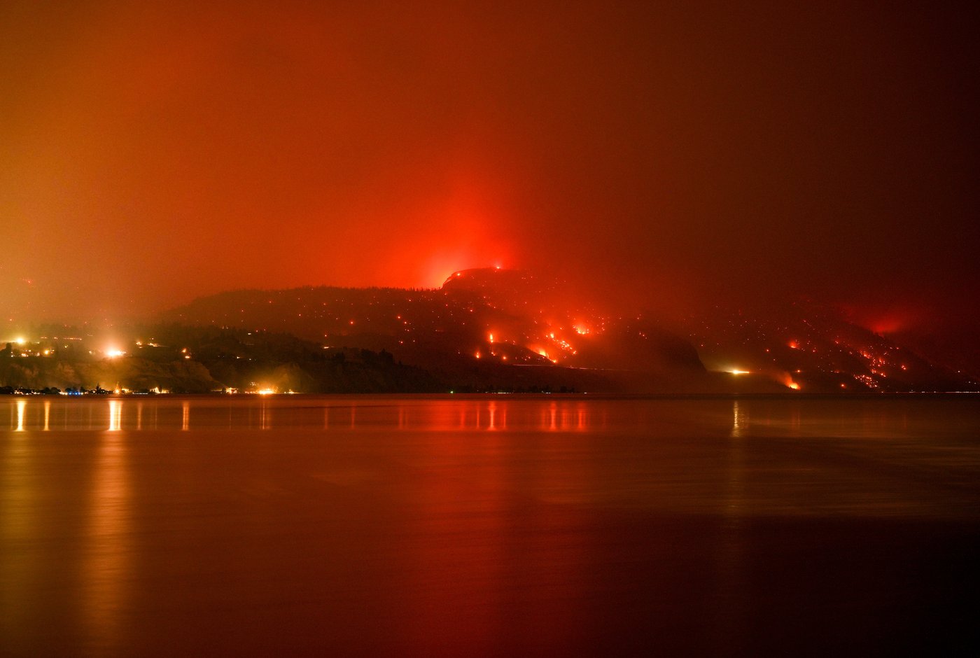 Photo Gallery: B.C. wildfire forces thousands to flee | iNFOnews.ca