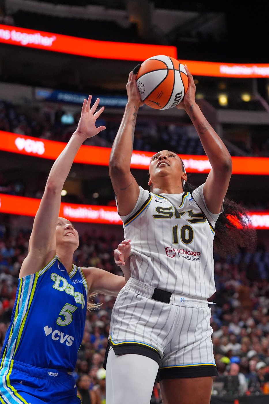 Bueckers' 22 points, 11 rebounds help Wings beat Sky 96-91, extend win streak to 5 games | iNFOnews.ca