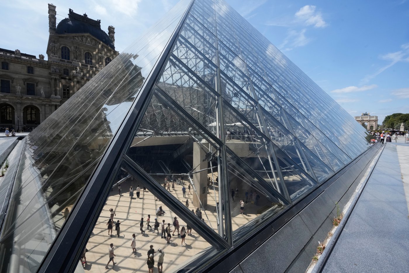 Louvre reopens Apollo Gallery after a brazen heist, but no jewels are on display | iNFOnews.ca