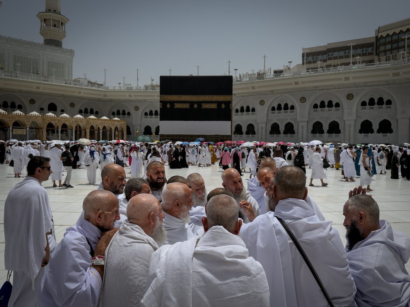 Muslims begin the annual Hajj in sweltering heat against a backdrop of war concerns | iNFOnews.ca