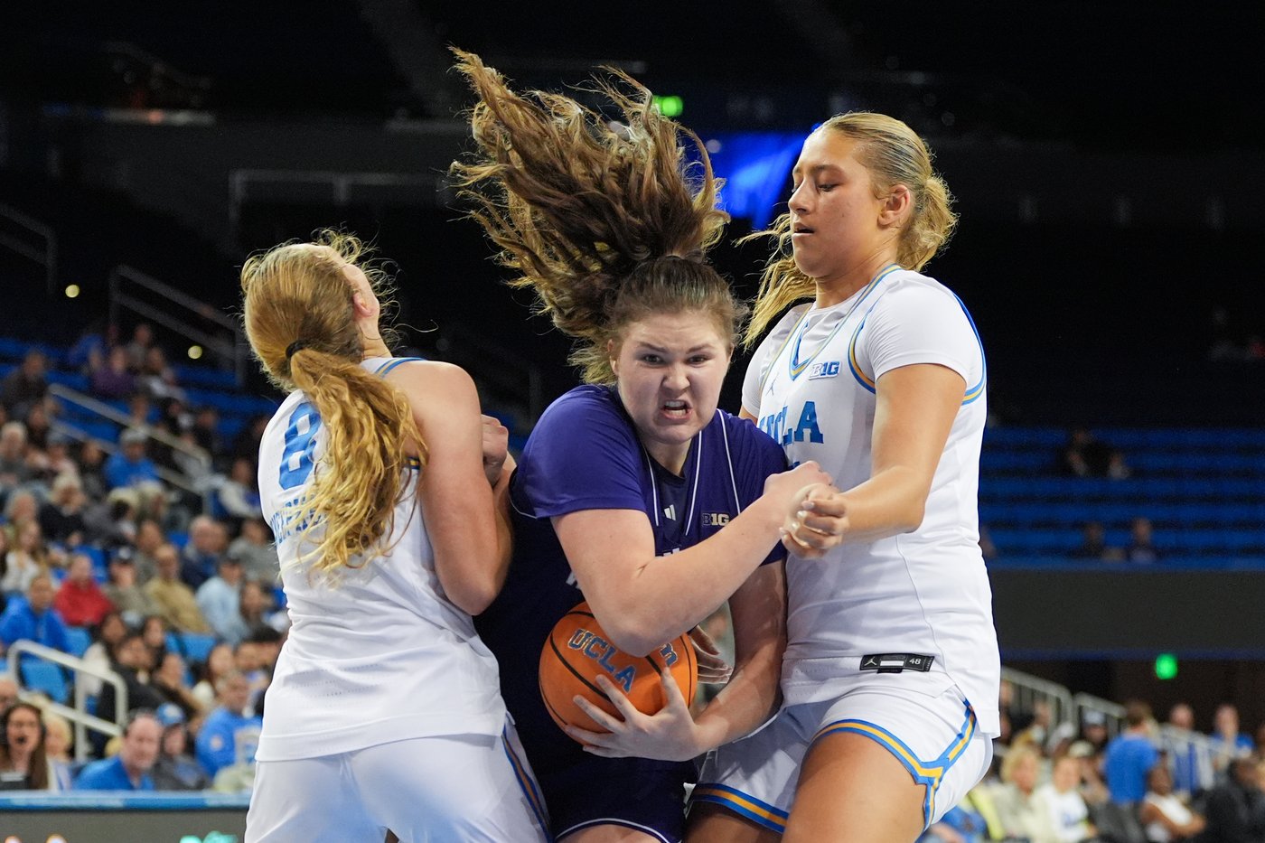 Betts powers No. 2 UCLA past Washington 82-67 to clinch a share of the Big Ten title | iNFOnews.ca
