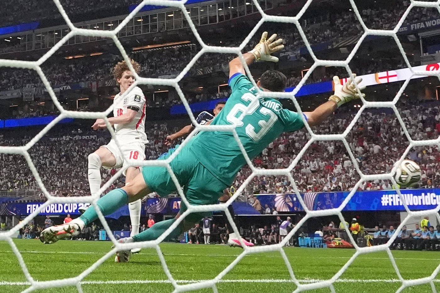 Defending champion Argentina reaches World Cup final by beating England 2-1 | iNFOnews.ca
