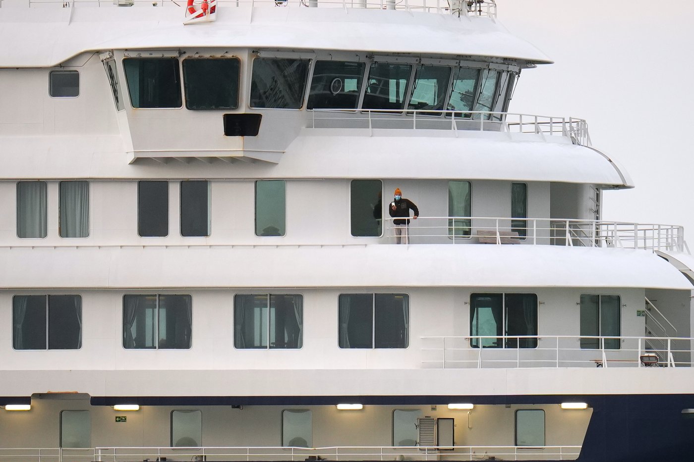 Hantavirus-stricken cruise ship arrives at Tenerife in Spain's Canary Islands | iNFOnews.ca