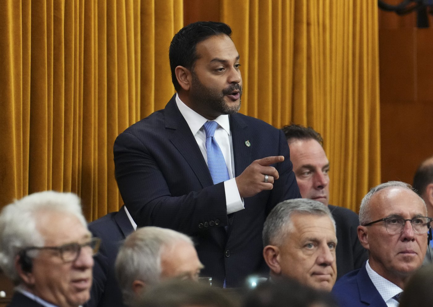 Conservatives consider using Parliament to unveil details of U.S. border bridge deal | iNFOnews.ca