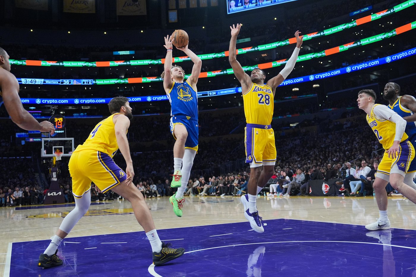LeBron James has 20 points, 10 assists to lead Luka-less Lakers past Warriors | iNFOnews.ca
