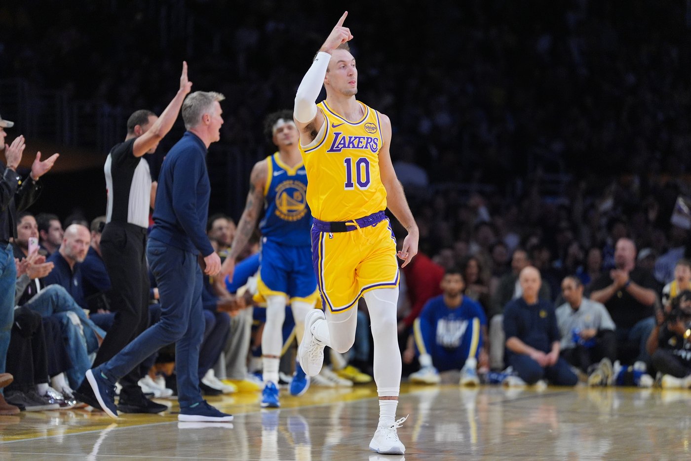 LeBron James has 20 points, 10 assists to lead Luka-less Lakers past Warriors | iNFOnews.ca