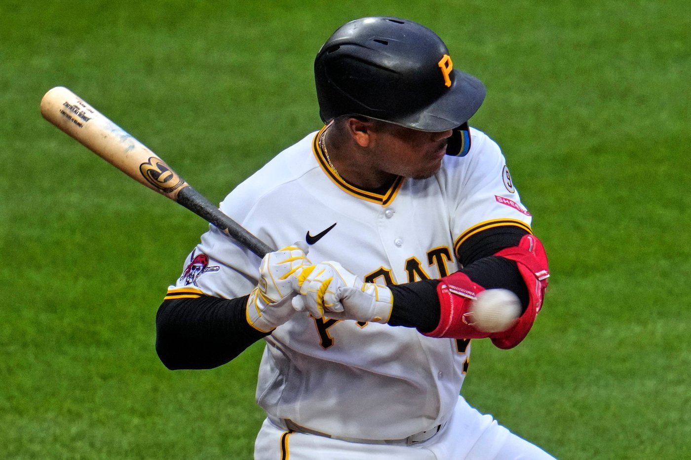 Brandon Lowe’s 10th-inning hit rallies the Pirates over the Diamondbacks 3-2 | iNFOnews.ca