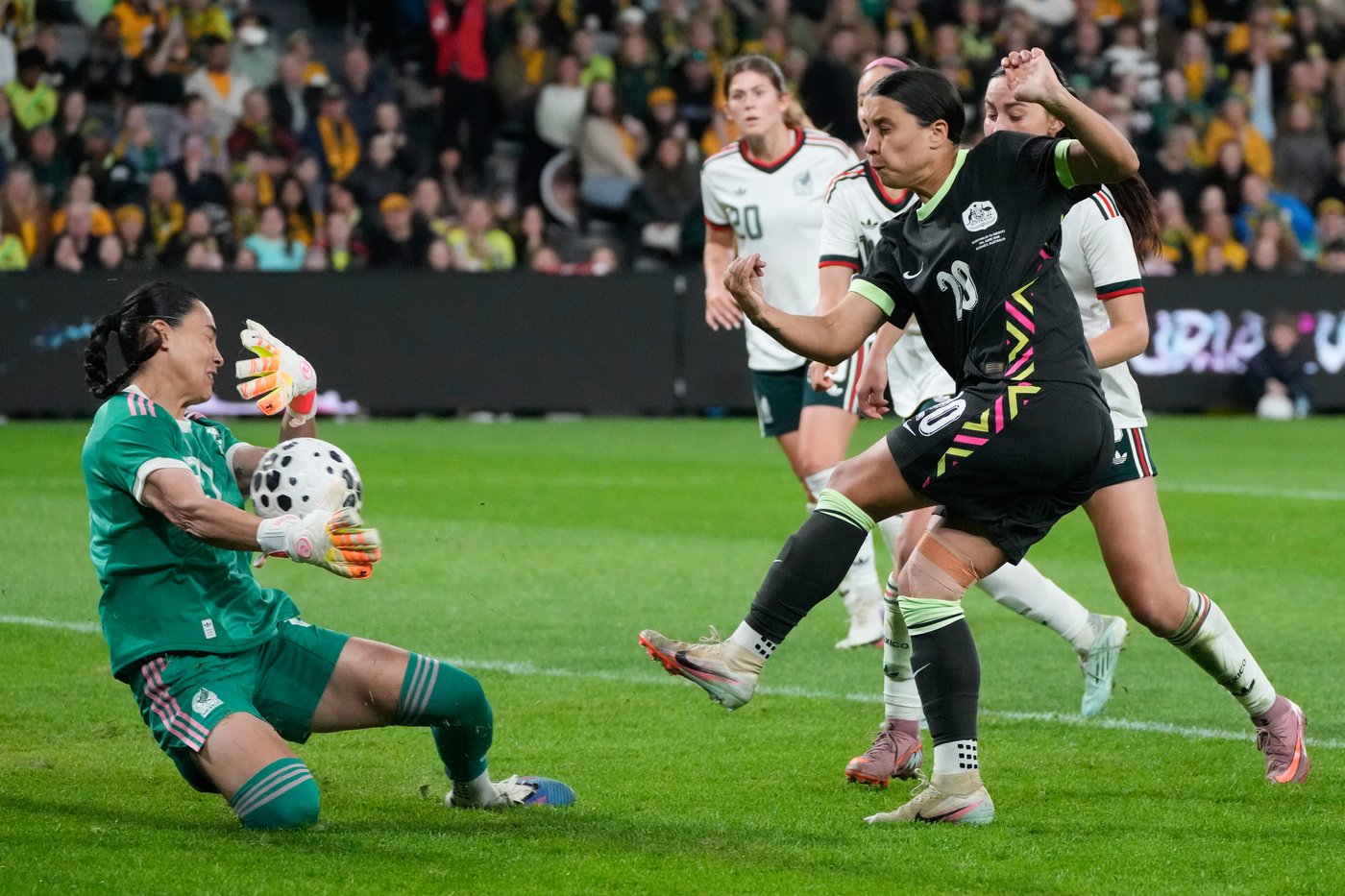 Gotham signs Australian striker Sam Kerr through the 2030 season | iNFOnews.ca