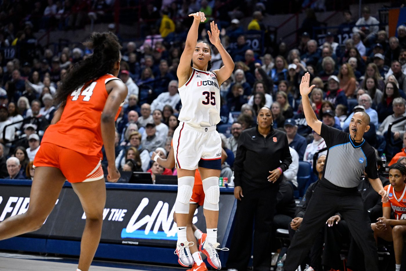 Fudd's 34 points, 8 3-pointers powers UConn past Syracuse and into Sweet 16 for 32nd straight time | iNFOnews.ca