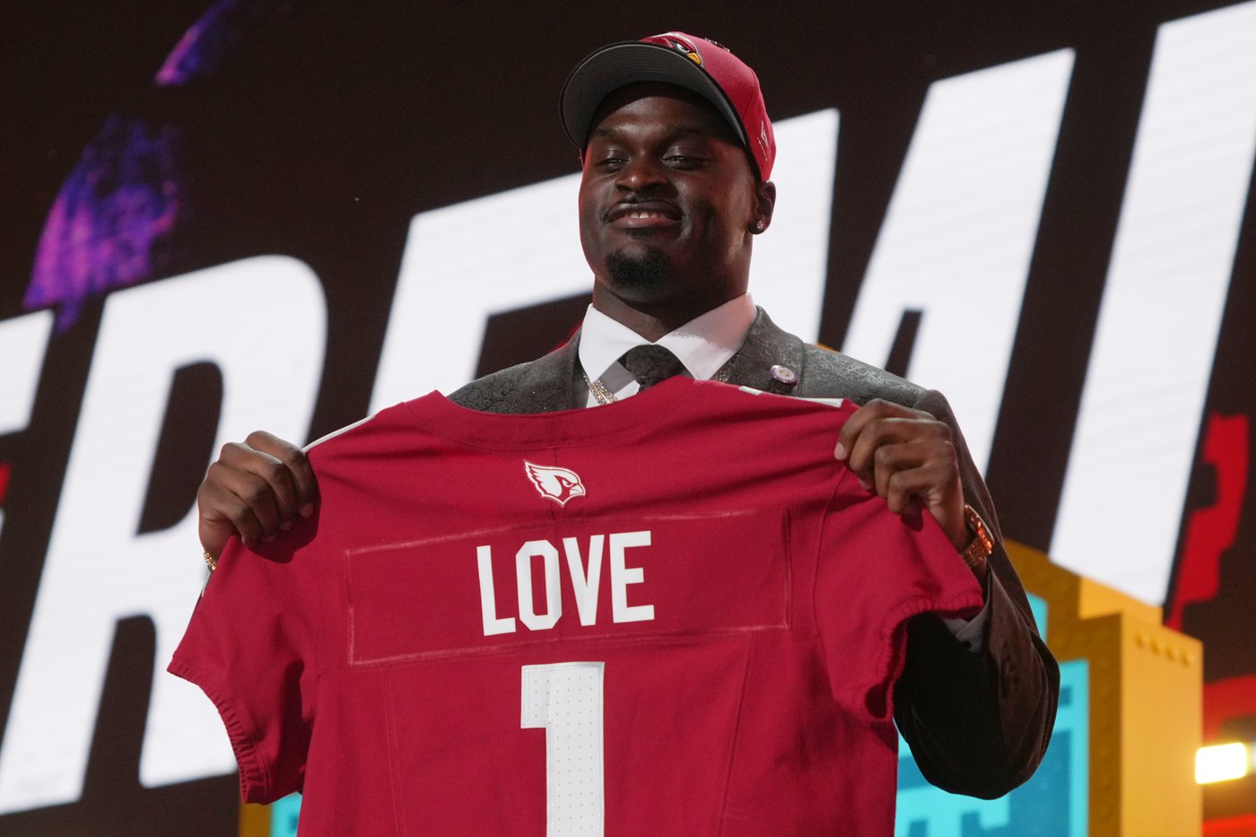 QB Fernando Mendoza, edge rusher David Bailey, running back Jeremiyah Love go 1-2-3 in the NFL draft | iNFOnews.ca