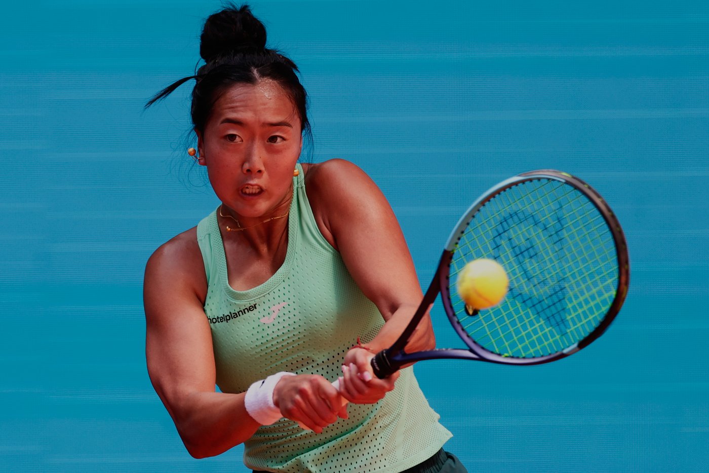 Swiatek withdraws from Madrid Open after falling ill in match | iNFOnews.ca