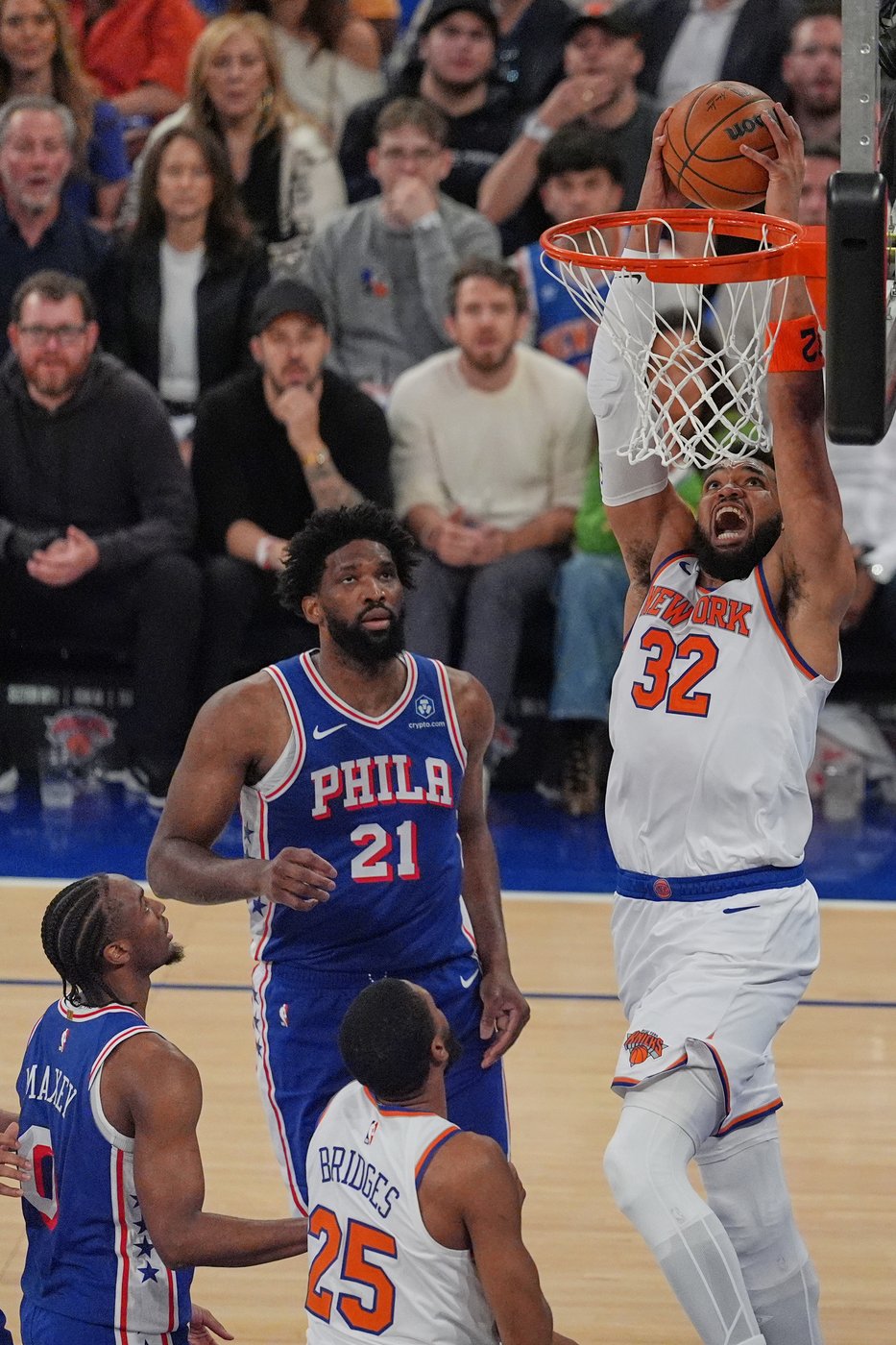 Knicks crush the 76ers 137-98 to start the second round and keep up a historic postseason roll | iNFOnews.ca