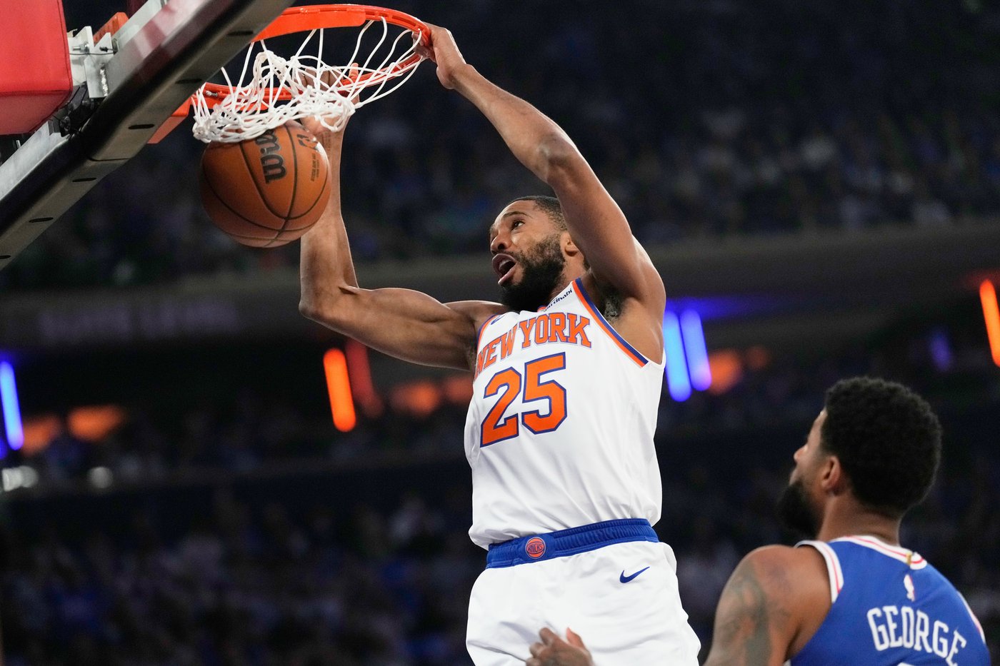 Knicks crush the 76ers 137-98 to start the second round and keep up a historic postseason roll | iNFOnews.ca
