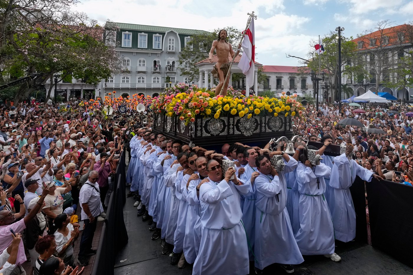 Photos show Christians celebrating Easter around the world | iNFOnews.ca