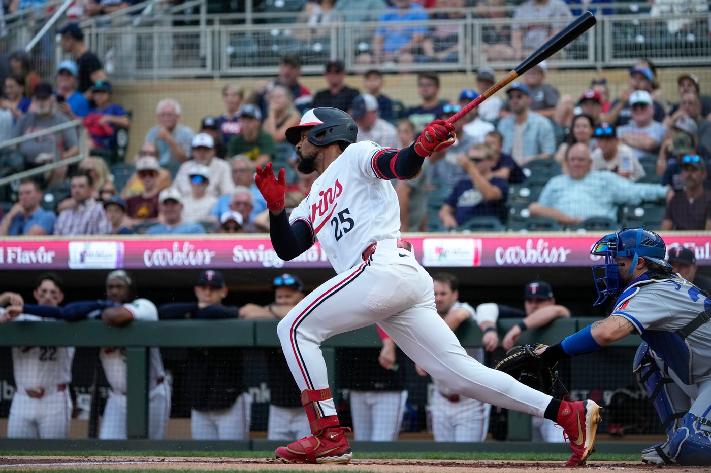 Royce Lewis hits walk-off triple as Twins rally past Royals 3-2 after Buxton exits with sore hip | iNFOnews.ca