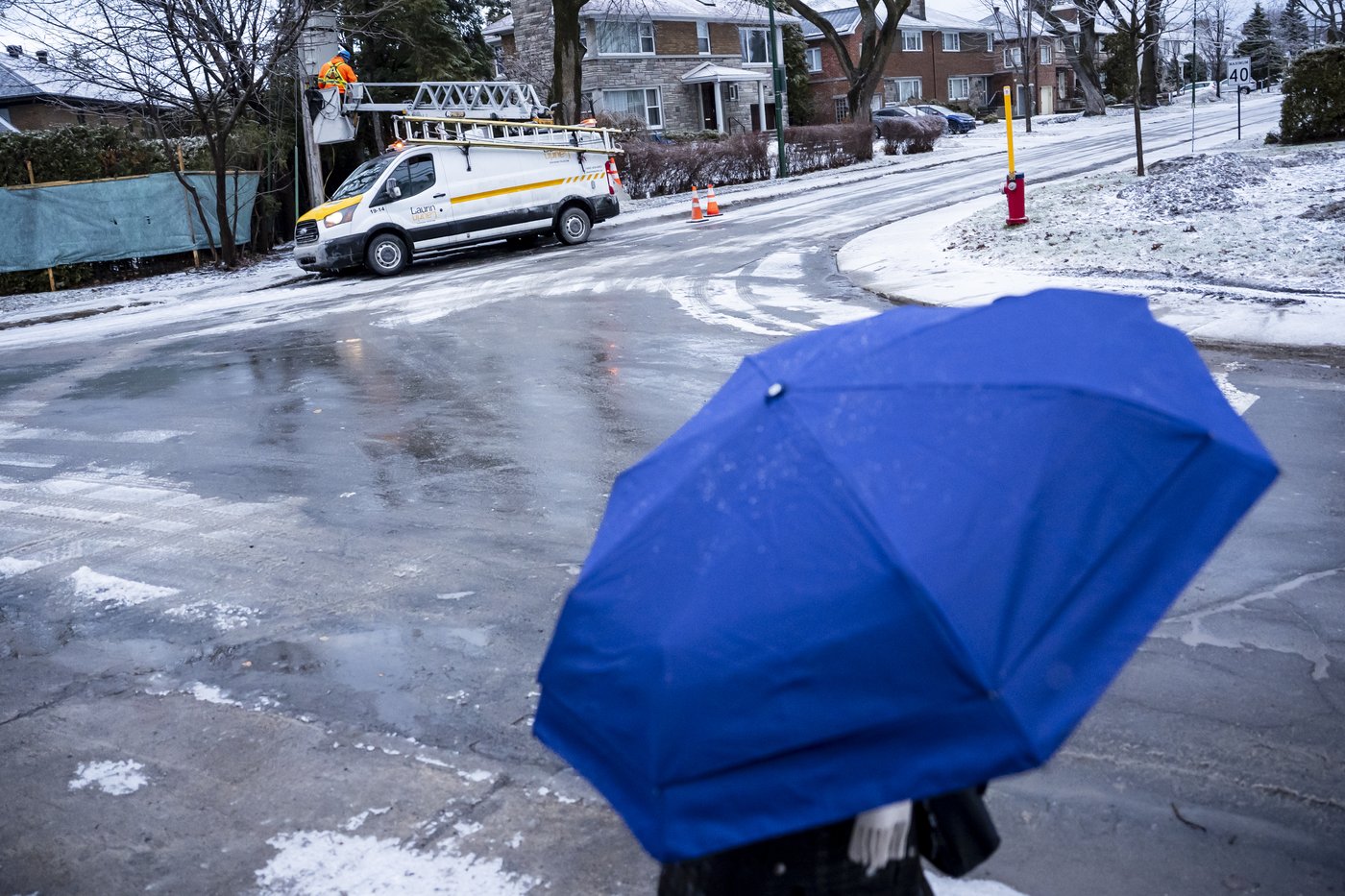 About 8,300 customers still without power in Quebec after ice storm | iNFOnews.ca
