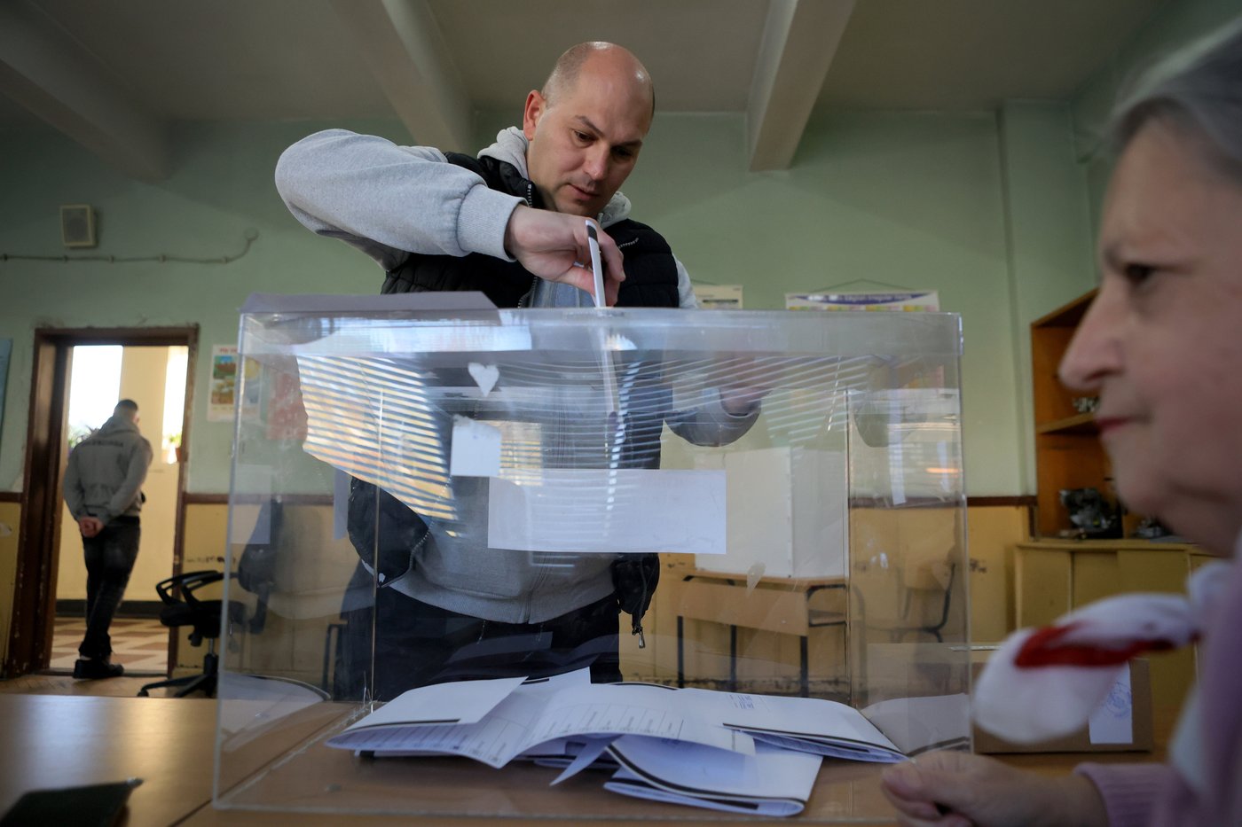 The center-left coalition of former President Radev will win Bulgaria's election, exit poll suggests | iNFOnews.ca