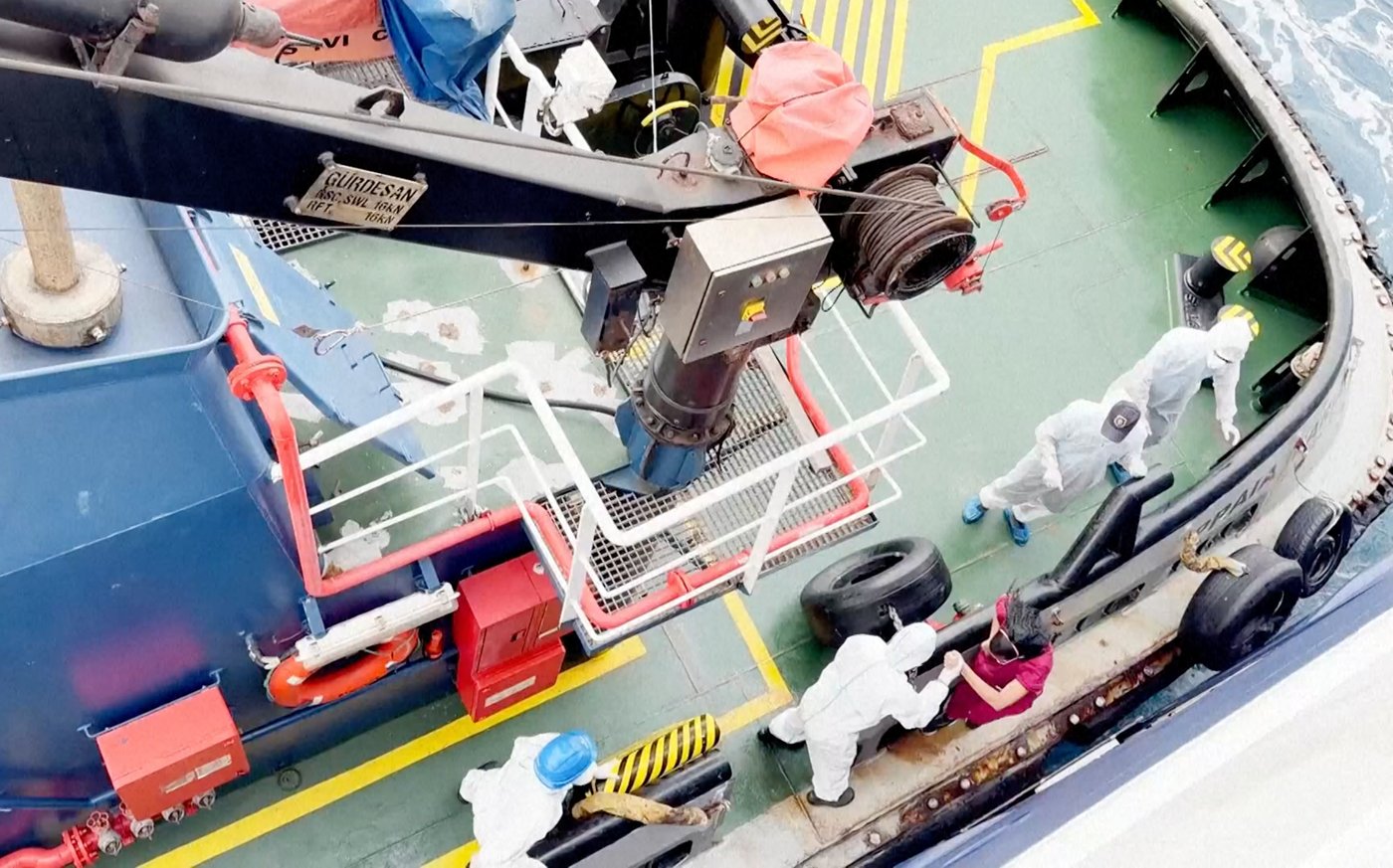 Health officials track dozens who left hantavirus-stricken ship after first fatality | iNFOnews.ca