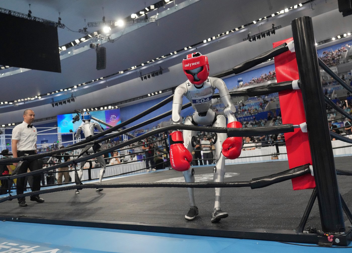 Humanoid robots sprint, play soccer and set records at Beijing games, in photos | iNFOnews.ca