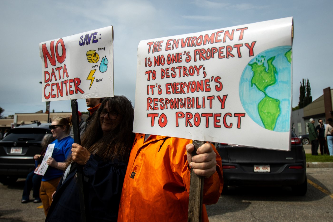 Hundreds protest Meta's plan for massive data centre in northern Alberta county | iNFOnews.ca Hundreds protest Meta's plan for massive data centre in northern Alberta county | iNFOnews.ca