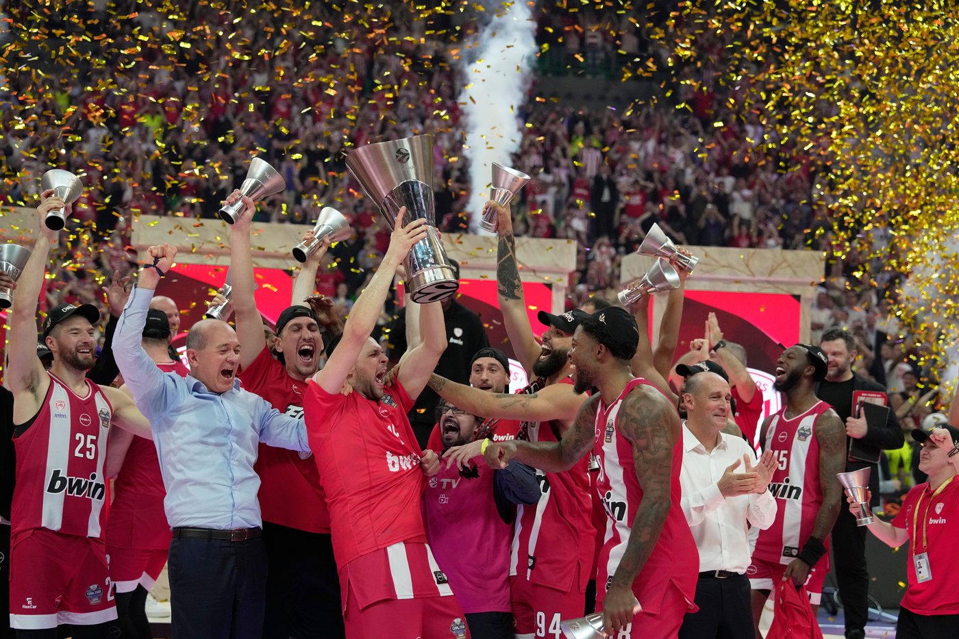 Olympiakos beats Real Madrid 92-85 to win EuroLeague title | iNFOnews.ca Olympiakos beats Real Madrid 92-85 to win EuroLeague title | iNFOnews.ca