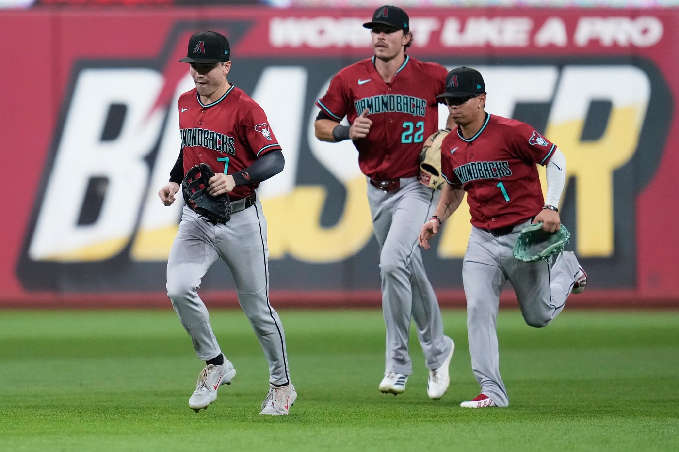 Diamondbacks score 4 in 8th to beat Guardians 4-1 and move into second in NL wild-card race | iNFOnews.ca