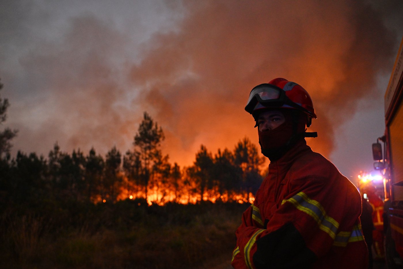 France orders 4,000 more evacuated as fires displace a third of a million across southwest Europe | iNFOnews.ca